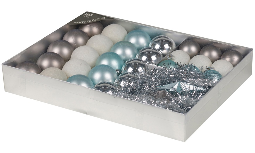 Image 16: 32-Piece Bauble Collection
