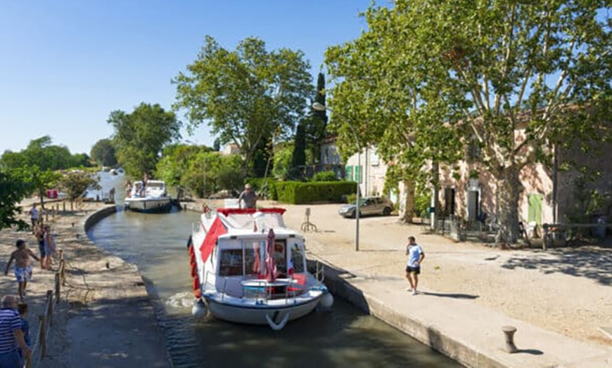 Image 3: Agde : 1 nuit en chambre avec bain à remous privatif et petit-déjeuner