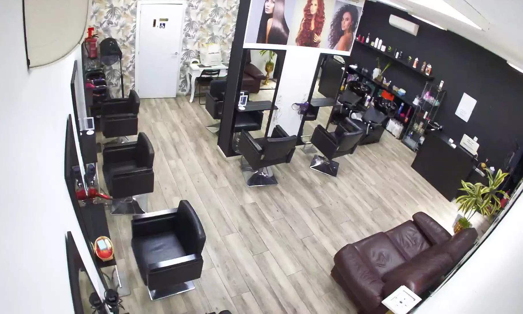 Sesión de peluquería con corte, tratamiento y tinte en Virginia Arias