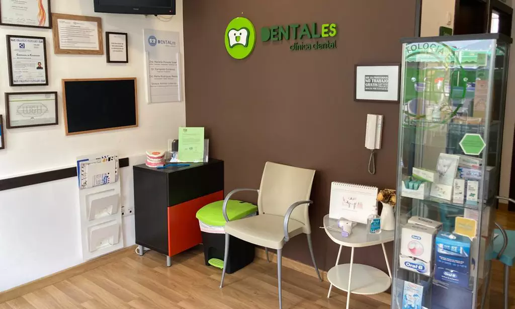 Limpieza bucal con ultrasonidos y blanqueamiento led en Dentales