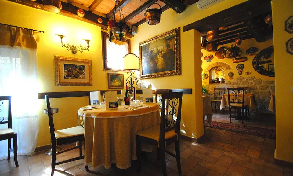 Todi, Perugia: soggiorno in camera Superior con colazione e cena