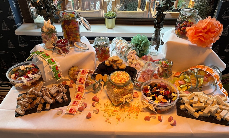 Image 4: 3 Std. Buffet inkl. Getränkeflat & DJ ROBSN Live für 1 bis 4 Personen