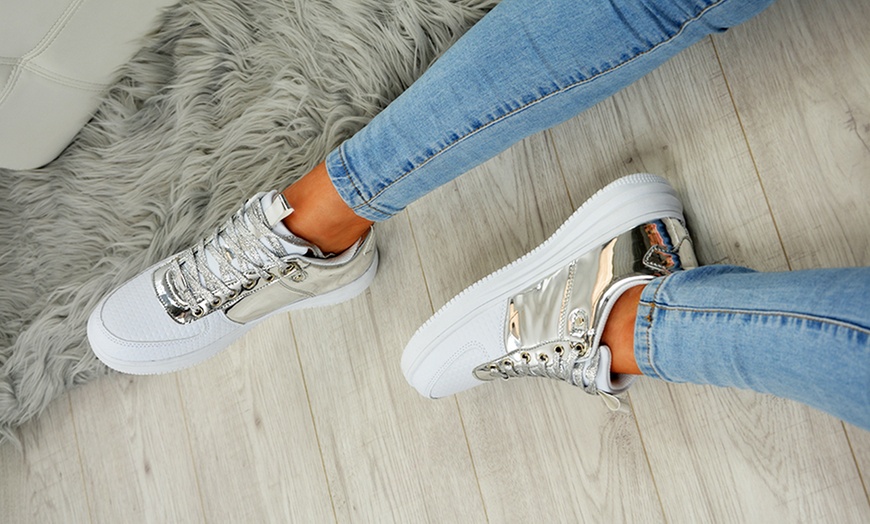 Image 3: Women's Metallic Lace-Up Trainers