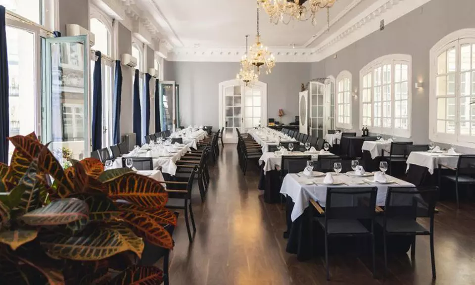 Date un capricho gourmet y siéntete como un señor con un delicioso menú en un elegante enclave de aire señorial - Primary Image