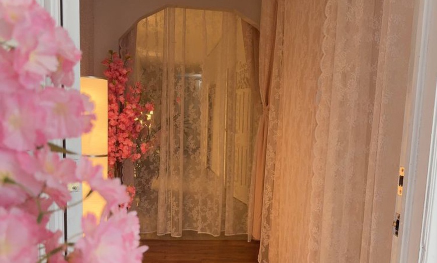 Image 8: 45 or 60-Min Couples Foot or Body Massage