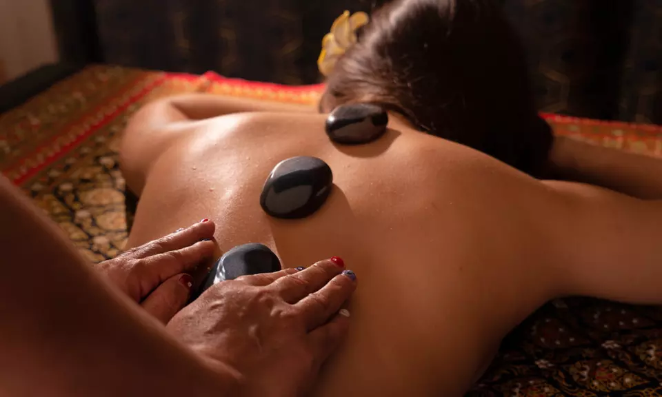 Masaże balijskie lub tajskie z olejkami i aromaterapią