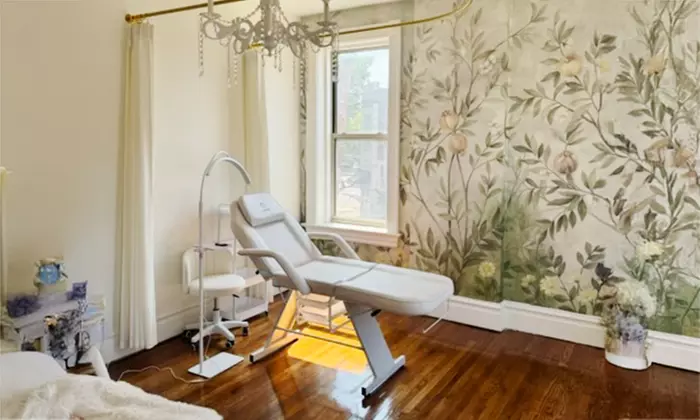 Classic Hybrid or Volume Eyelash Extensions w/w/o Two Week Fills