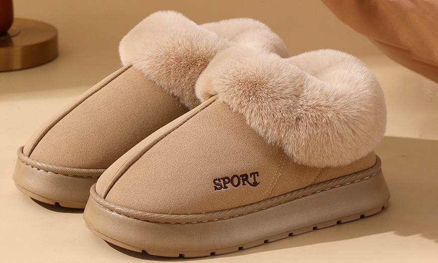 Image 18: Padded furry non-slip shoes