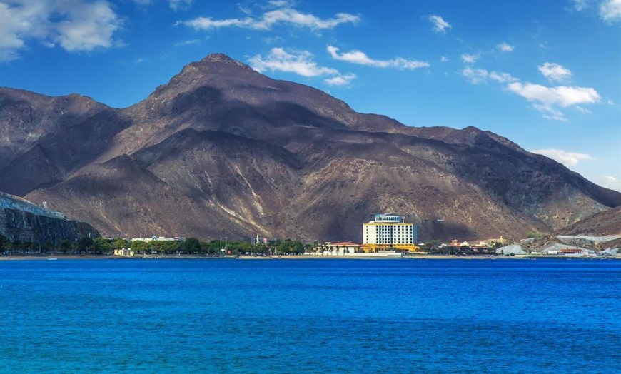 Image 1: Khor Fakkan: One-Night at 4* Resort with Breakfast or Half Board