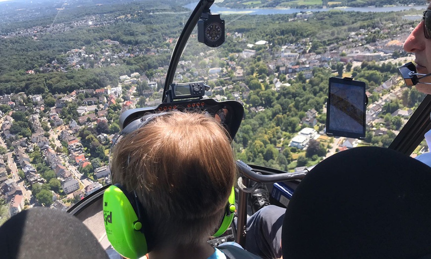 Image 7: 10–30 Min. Helikopterflug: Fantastische Ausblicke für 1 od. 2 Personen