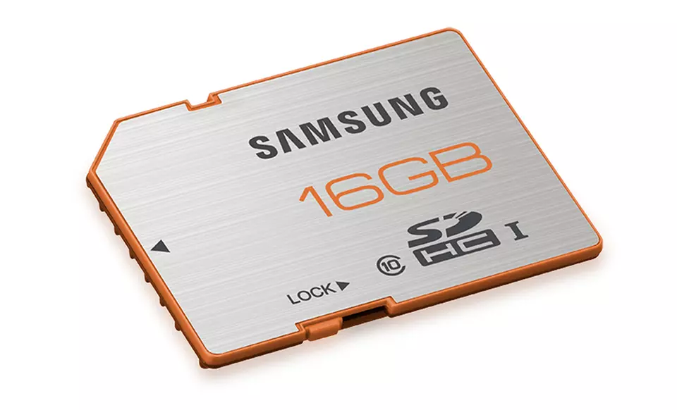 Samsung 16GB or 32GB SDHC or 32GB microSD Flash Memory Cards from $12.99–$22.99 - Second Medium