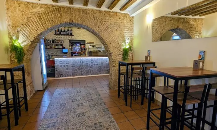 Brunch variado para 2 o 4 con bebidas frías y calientes incluidas