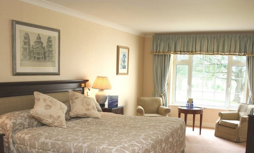 Image 3: Co. Monaghan: 1- or 2-Night 4* Stay with Bubbly