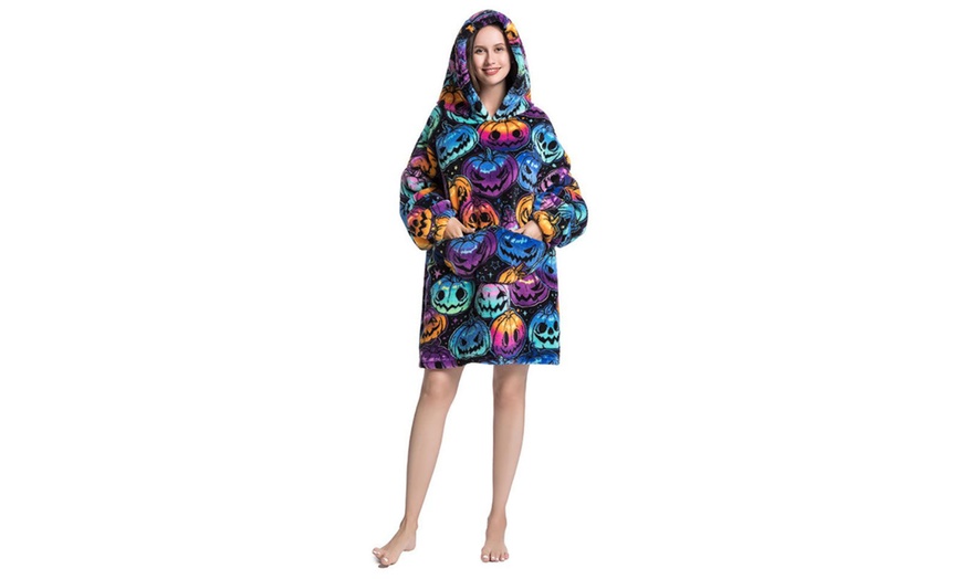 Image 6: Pumpkin-Print Oversized Wearable Hoodie Blanket