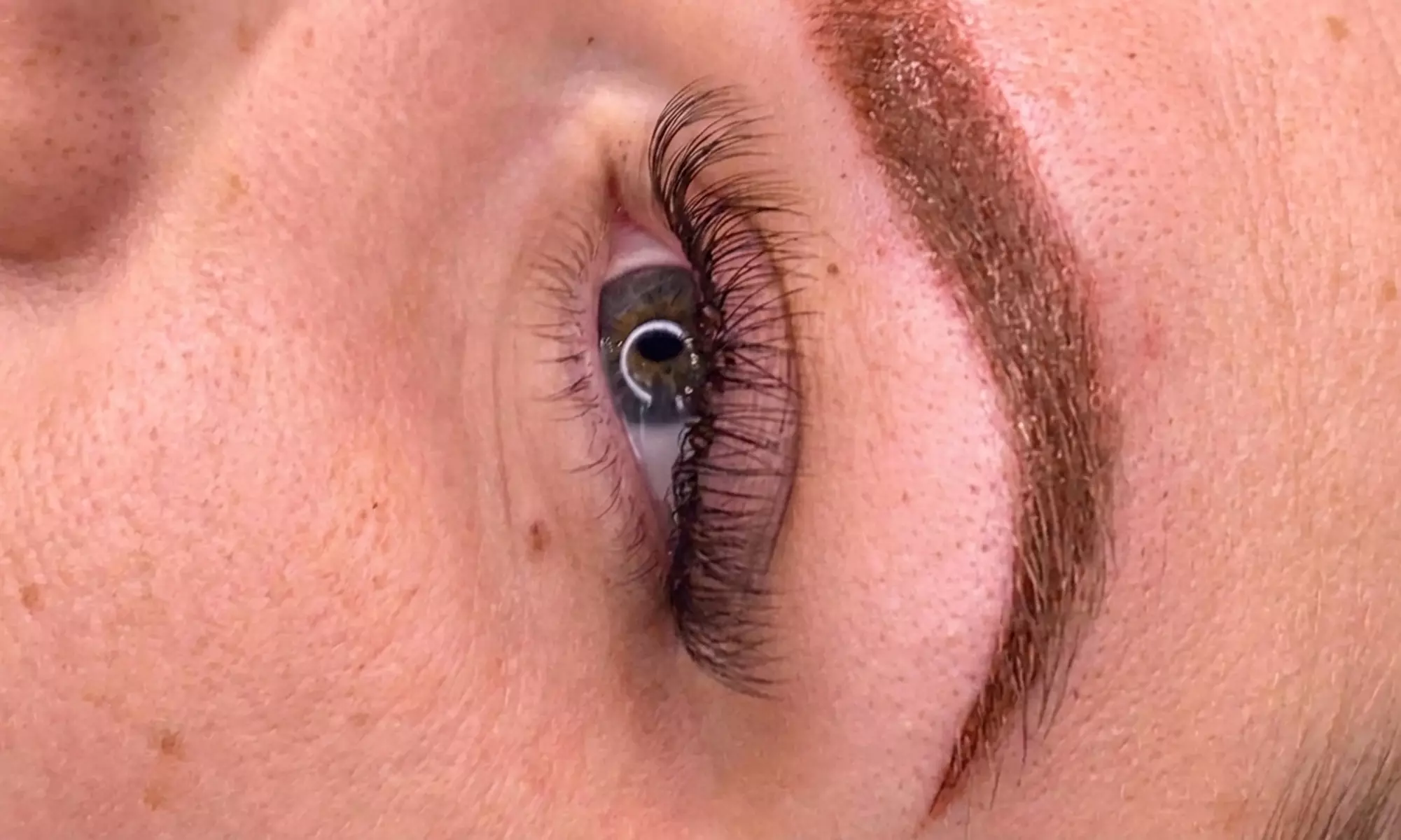 Achieve a Natural Look with a Full Set of Classic Lash Extensions