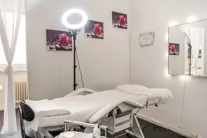 Faltenbehandlung mit Plasma Pen