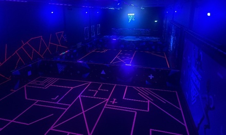 VR-spel naar keuze: Voor 4 personen / 'Basic' VR-spel incl. 1 bord met hapjes + 1 drankje per persoon - Ultimate VR Leiden