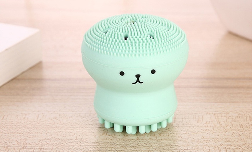 Image 15: Small Octopus Facial Cleaning Brush