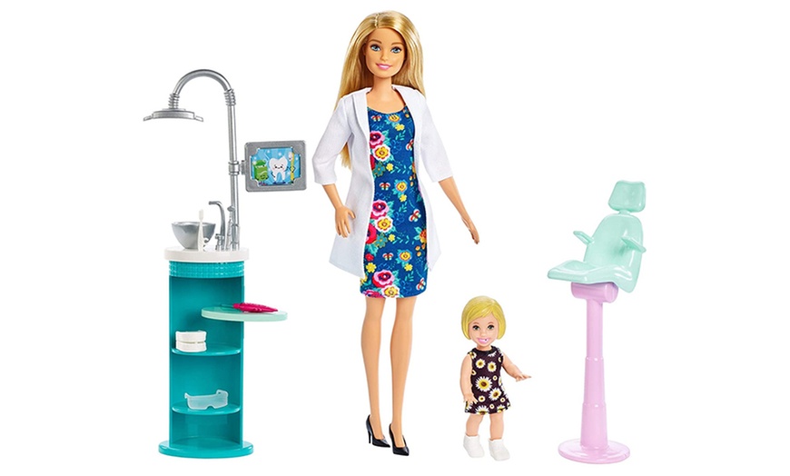 Image 5: Barbie Fast Cast Clinic Playset with Barbie Doctor Doll