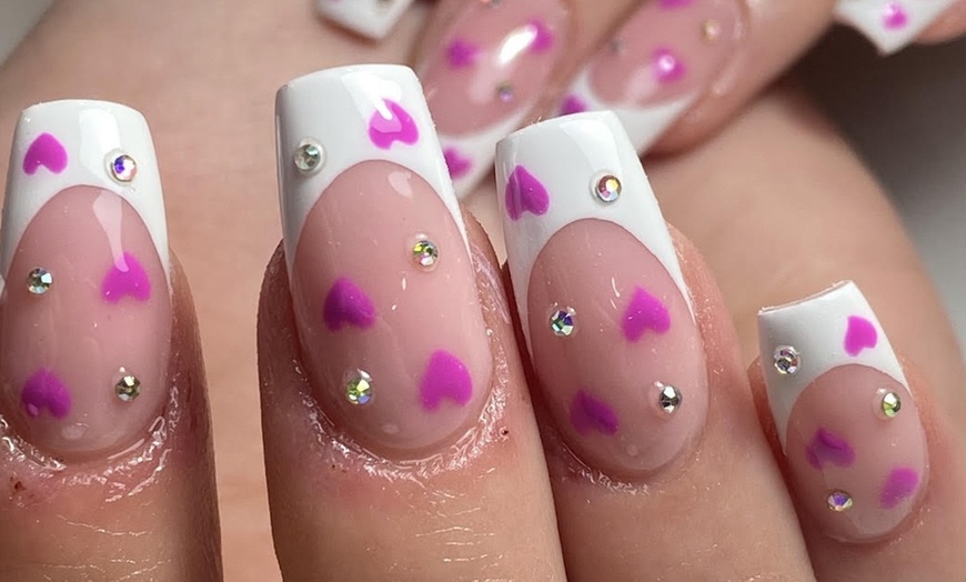 Image 2: Sesión de manicura y/o pedicura con esmaltado semipermanente