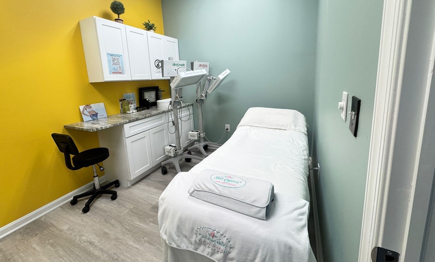 Image 2: Up to 70% Off on Daxxify Injections (20, 40 60 Units)