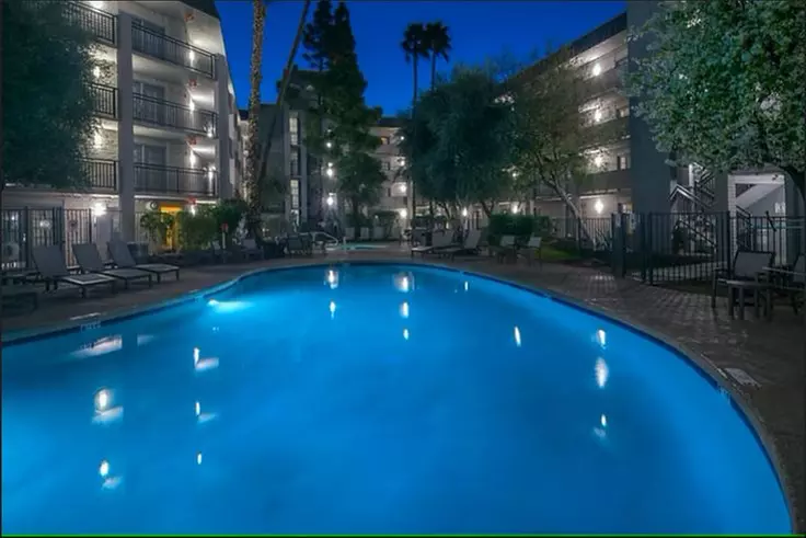 Rest and Recharge in Holiday Inn & Suites Phoenix Airport North