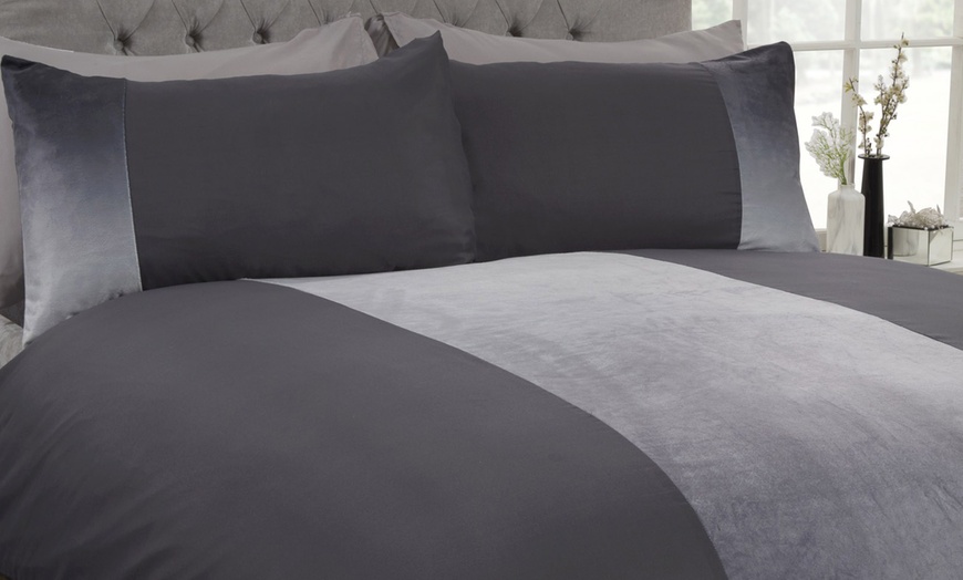 Image 2: Subtle Velvet Band Duvet Set