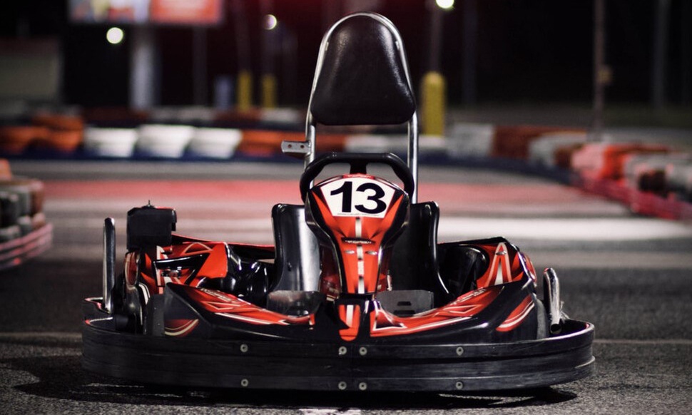 Przejazdy gokartem po profesjonalnym torze Emotion Karting