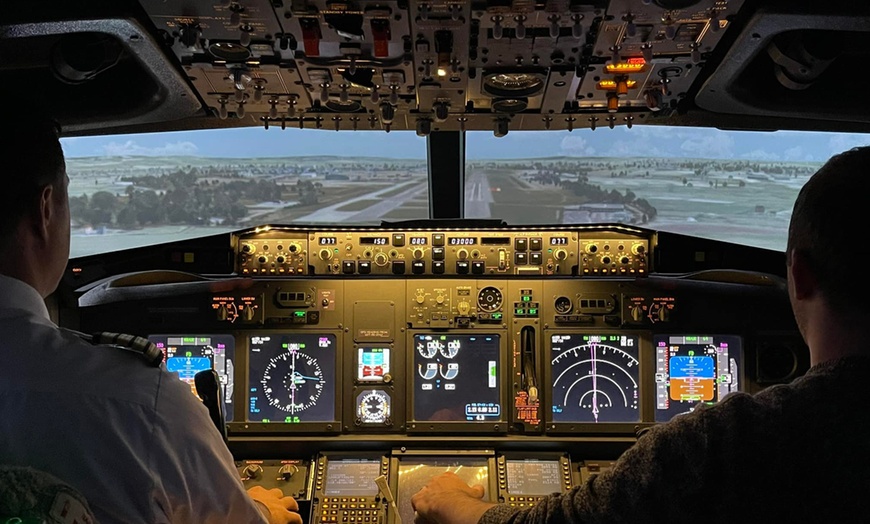 Image 7: 30 or 60-Min Flight Simulator Experience: Choice of Boeing 737 & More