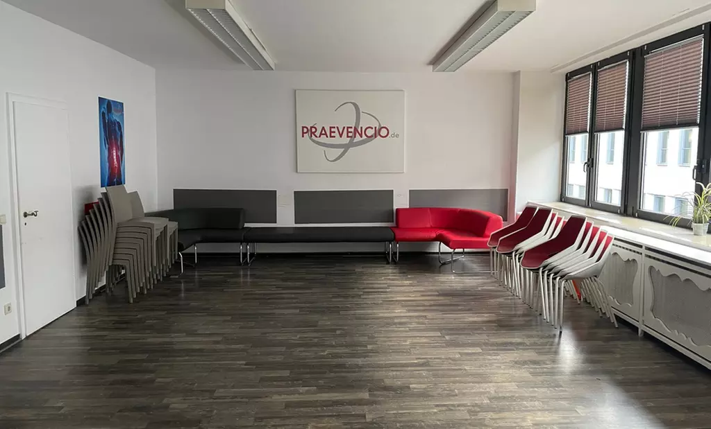 Amtlich anerkannter Erste Hilfe Kurs (9UE) für deinen Führerschein inkl. Sehtest und Passbilder (bis 65% sparen)