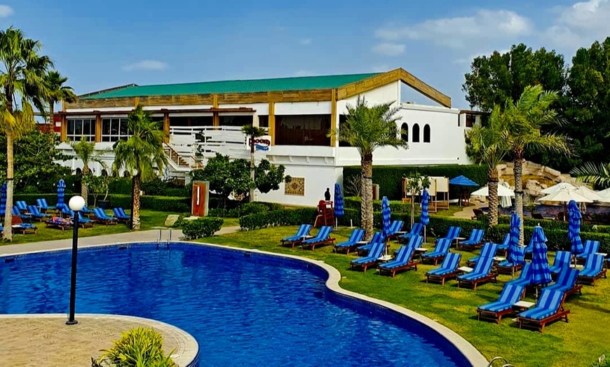 Image 8: Brunch with Beach and Pool Access: Child AED 65, Adult AED 129