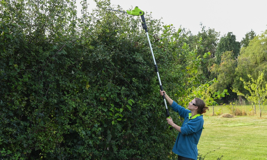 Image 1: Garden Gear Telescopic or Extendable Hedge Trimmers