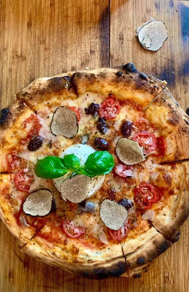 Napolitanische Pizza inkl. Dessert