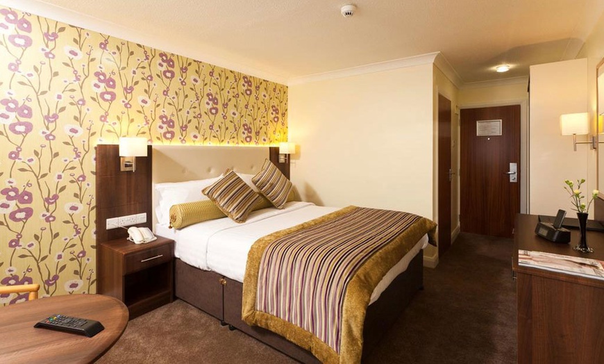 Image 2: Derry-Londonderry: 4* 1- or 2-Night Stay with Dinner and Leisure