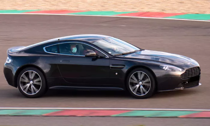 Offrez une montée d'adrénaline en voiture de sport sur Cadeau Pilotage