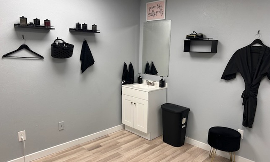 Image 2: Airbrush Spray Tan Sessions: Single, Rapid, Couples, or Monthly Series