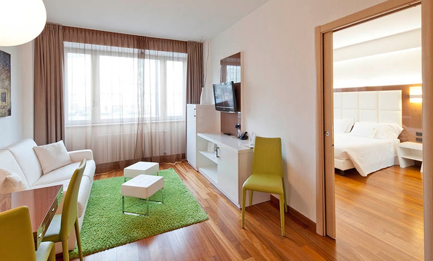 Image 5: Milan: 4* Room Stay for Two with Breakfast