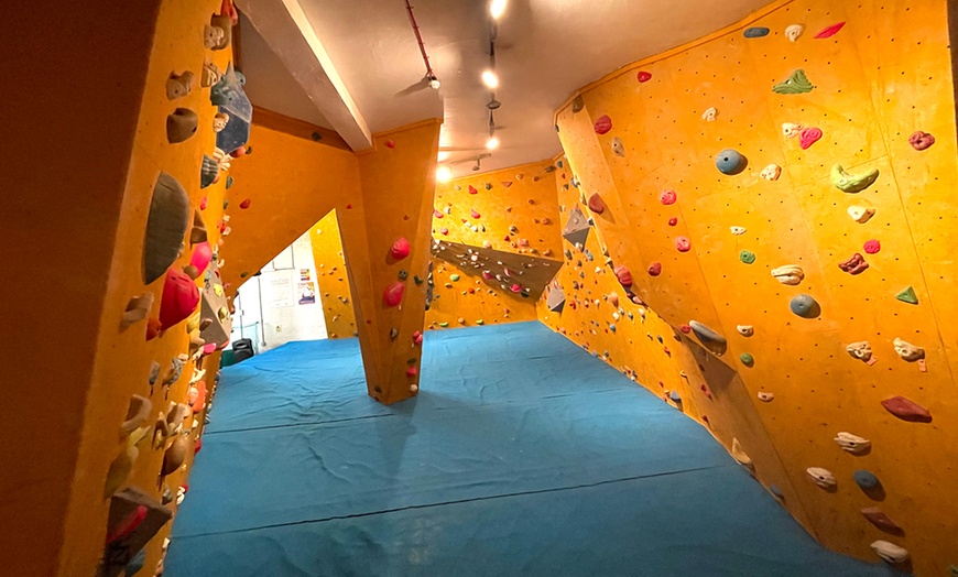 Image 7: Climbing Session at West 1 Climbing Wall - Everyone Active