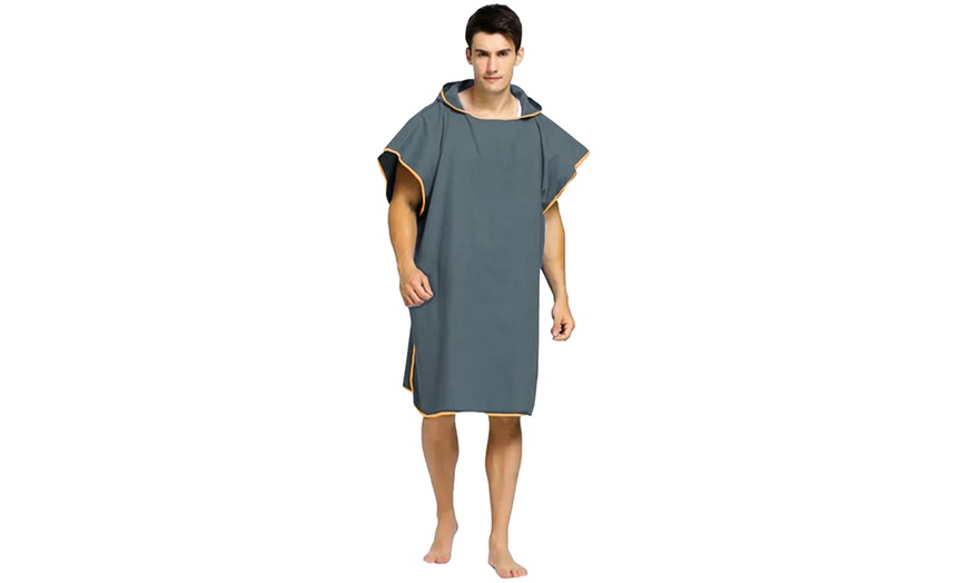 Image 14: Blu Apparel Mikrofaser Bademantel / Strandponcho zum Wechseln