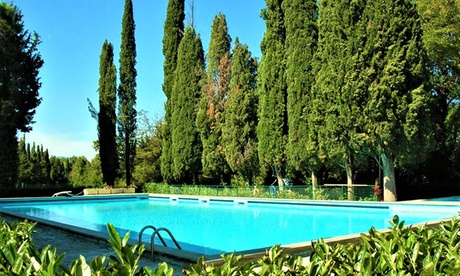 Città di Castello: camera con colazione e accesso alla piscina + campo da tennis per 2 presso Hotel Villa San Donino