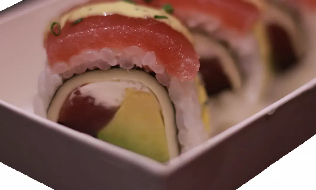 Saborea la gastronomía japonesa con un menú de sushi para 2 o 4