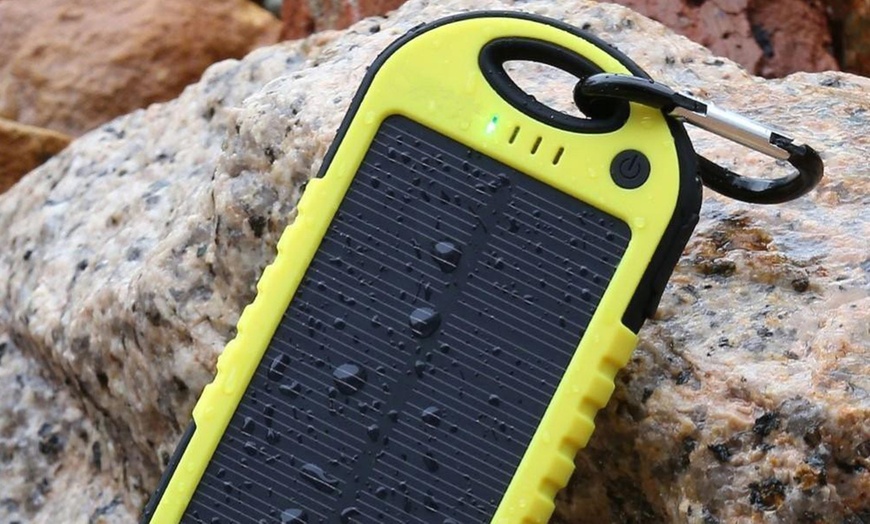 Image 4: Solar-Powered 5000mAh Powerbank