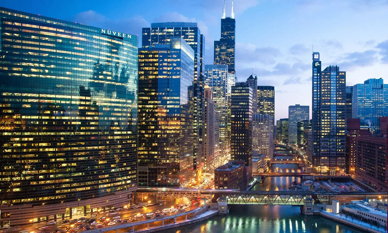 Stay with Optional Daily Garage Parking at Holiday Inn Chicago Mart Plaza River North, IL. Dates into October. - Primary Image