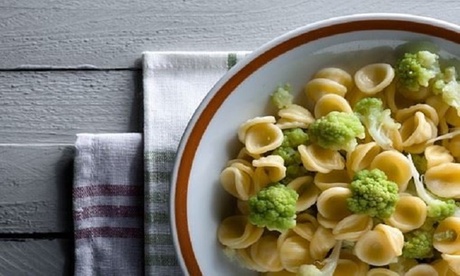 Menu tipico pugliese à la carte da 4 portate con bottiglia di vino per 2 o 4 persone al Ristobar Aurora (sconto 42%)