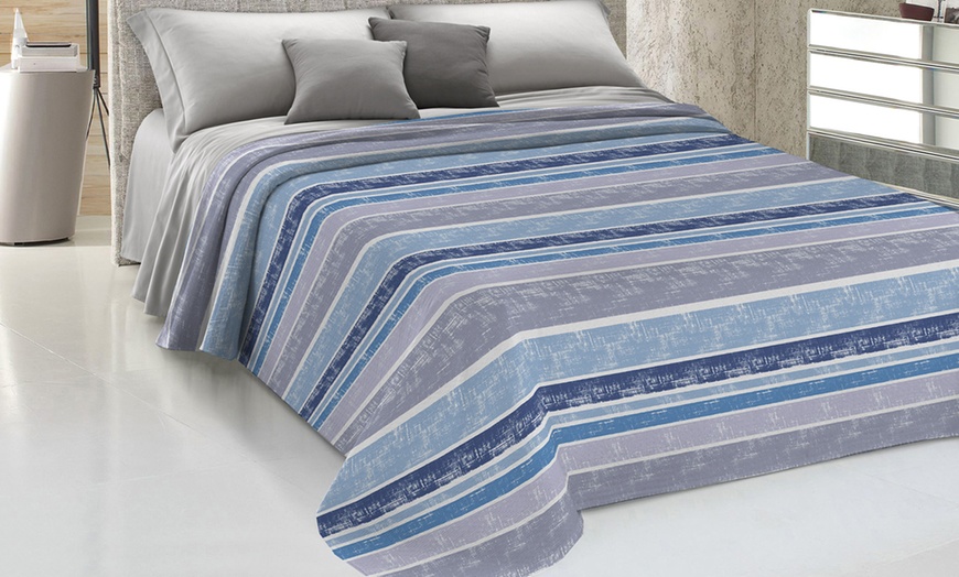 Image 4: Colcha fina 100% algodón ideal para primavera y verano