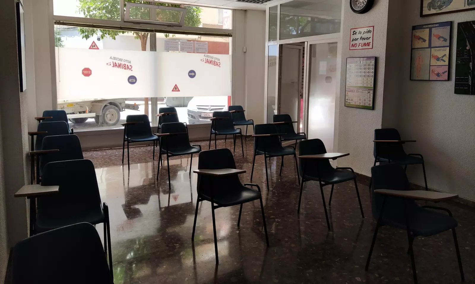 Curso para el carnet de coche o moto en Autoescuela Sabinal