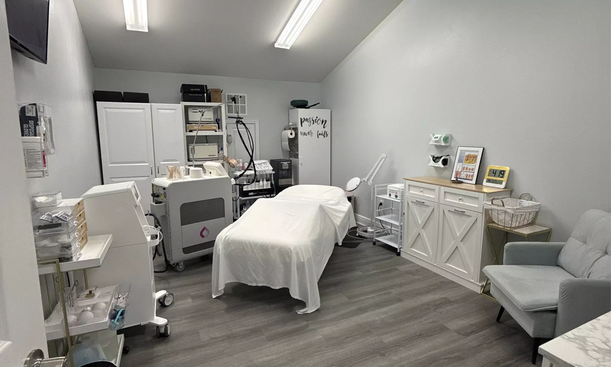 Revitalize Your Look: 1 or 3 30-Minute HydraFacial Glace by Candela