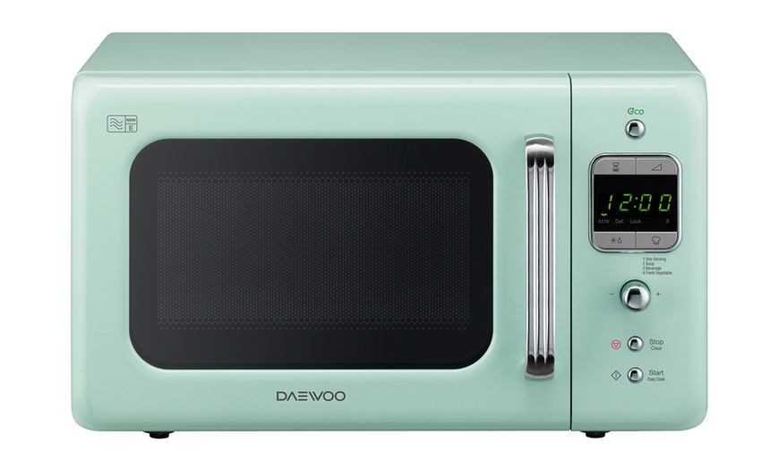 Image 5: Daewoo 800W Retro Microwave