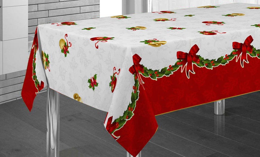 Image 3: Nappe de table Noël avec designs et dimensions assortis 