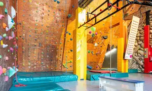 Pon a prueba tus habilidades con un acceso libre a rocódromo para 1 o 2 adultos o niños, ahorra hasta un 46% 